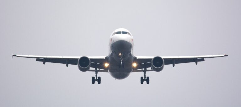 Navegando Pelos Céus Financeiros: Companhias Aéreas Miram na Alteração de Rating para Alívio de Dívidas de R$ 4 Bilhões