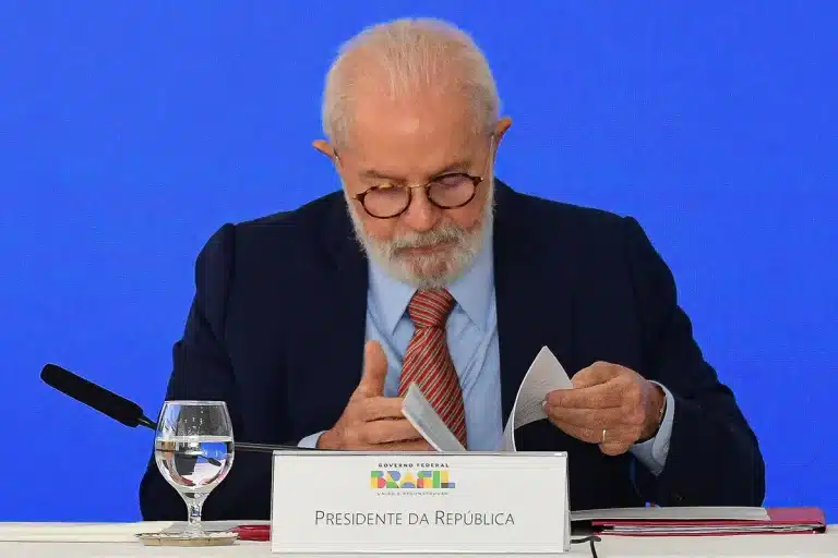 Lula revoga partes da MP 1202, que reintegrava a folha de salários