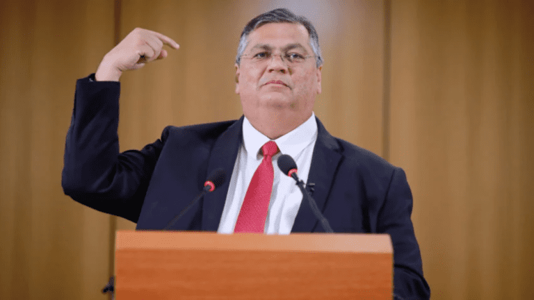 Pedido de vista por Flávio Dino suspende debate sobre reinclusão de contribuintes no Refis