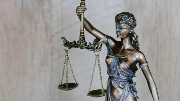 10 Estratégias Comprovadas de Compliance Fiscal para Empresas Reduzirem Custos em 2025